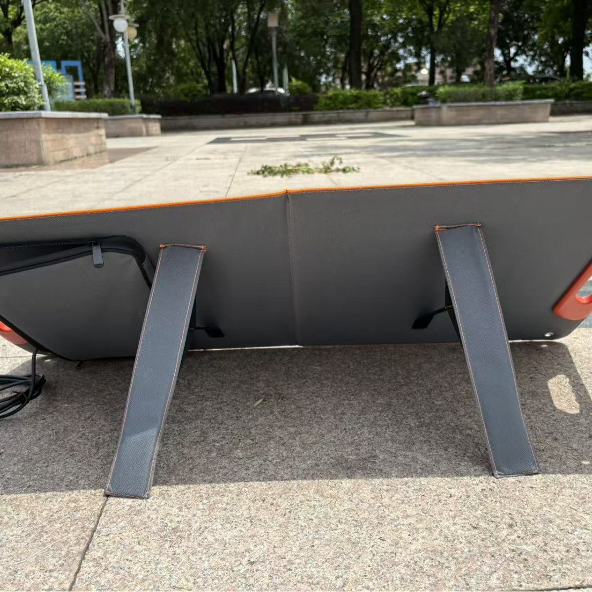 Rear support legs and fabric backing on the 60W folding solar panel
