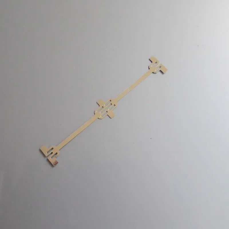Single preformed dog bone solar cell solder strip
