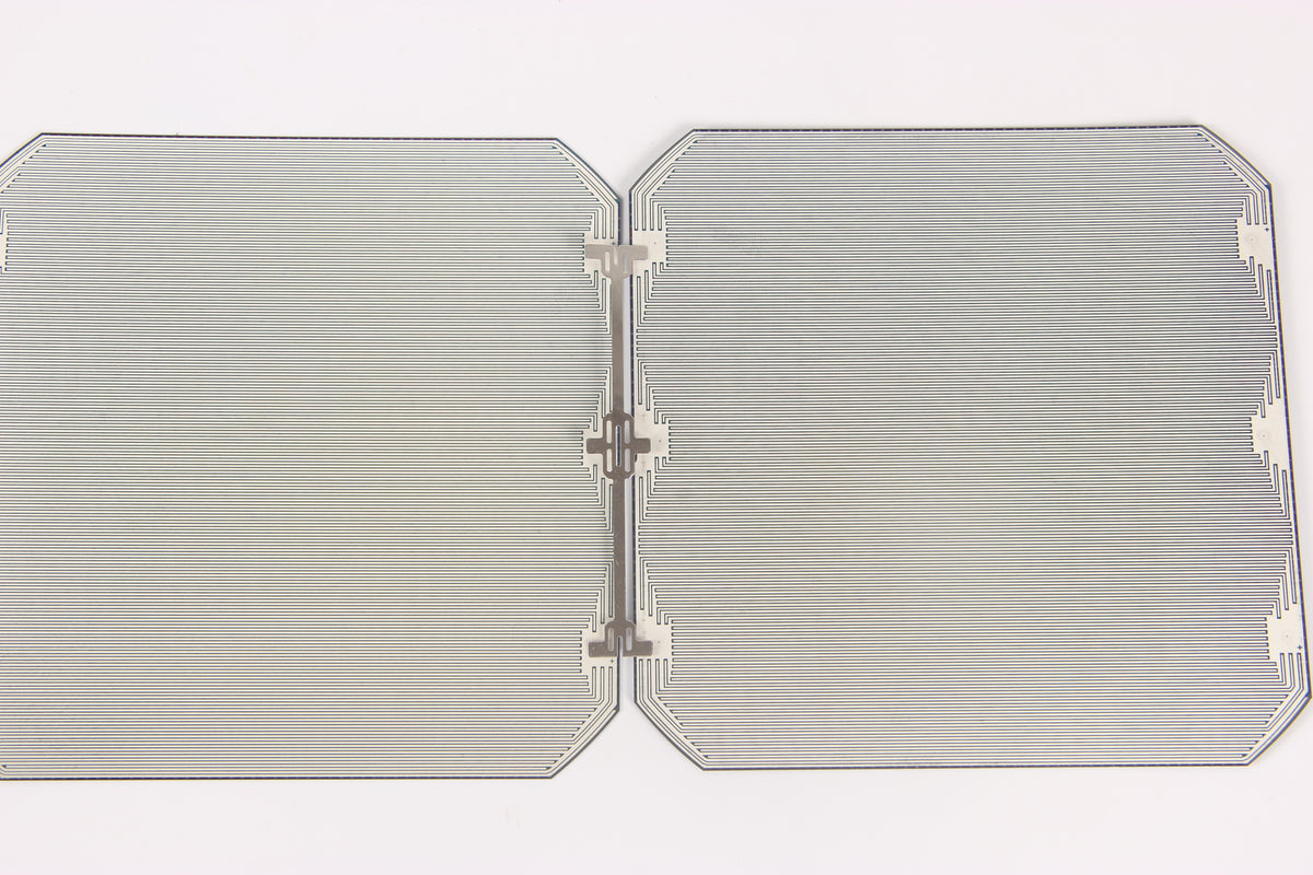 Three dog bone tabbing wires connecting two C60 solar cells