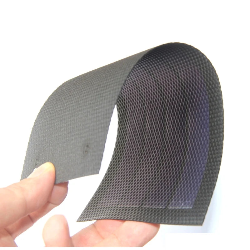 Flexible 6V amorphous module held in a curve